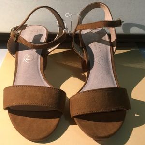 BRAND NEW Primark brown suede heels